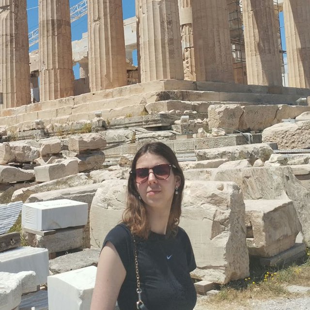 Renáta Lengyel in front of the Parthenon in Athens